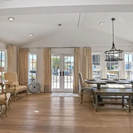 Walk To & Village - 5 Bedrooms - 3 Units * Carlsbad