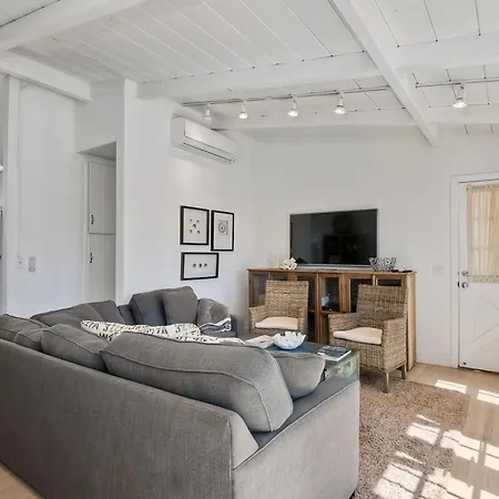 Walk To & Village - 5 Bedrooms - 3 Units *