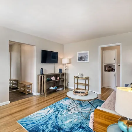 Holiday home Walk 2 Beach, Ev Charger, Outdoor Dining, 2 Units *