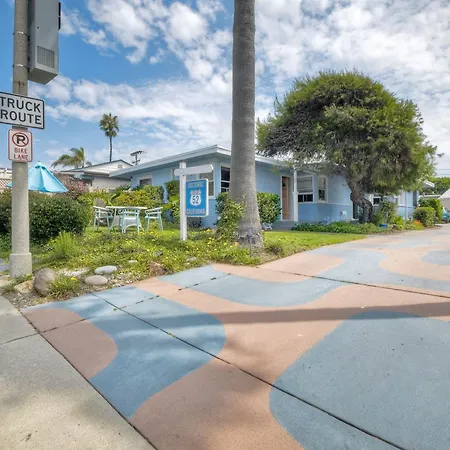 Holiday home Walk 2 Beach, Ev Charger, Outdoor Dining, 2 Units Carlsbad