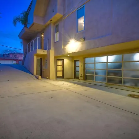 Oceanview Rooftop, Hot Tub, Firepit, Bbq, Pool Table Holiday home