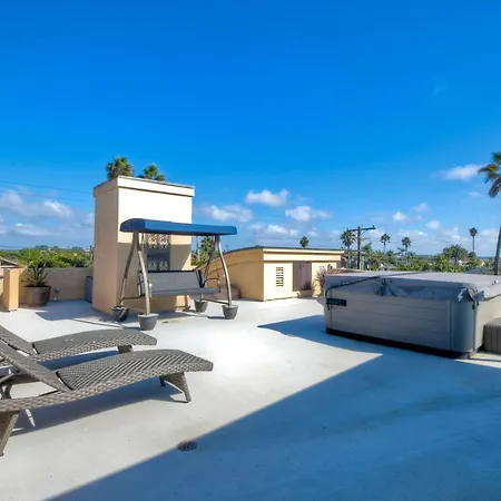 Oceanview Rooftop, Hot Tub, Firepit, Bbq, Pool Table Holiday home *