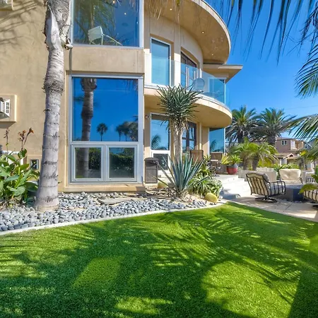 Oceanview Rooftop, Hot Tub, Firepit, Bbq, Pool Table Holiday home *