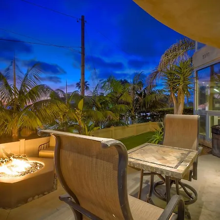 Oceanview Rooftop, Hot Tub, Firepit, Bbq, Pool Table Holiday home *