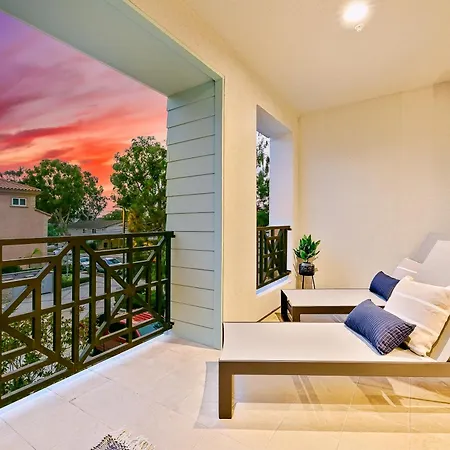 Holiday home Modern 4br - Private Balcony - Garage Parking *