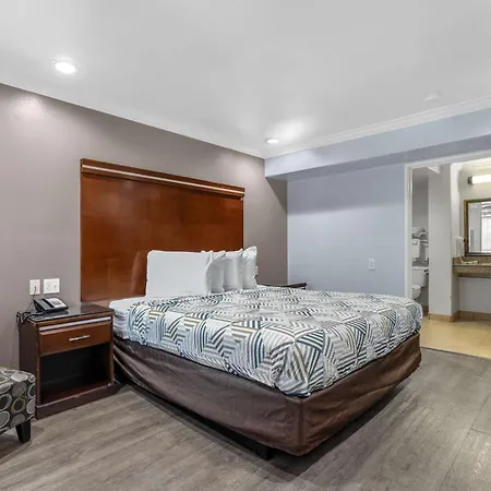 6 Carlsbad, Ca- North Hotel