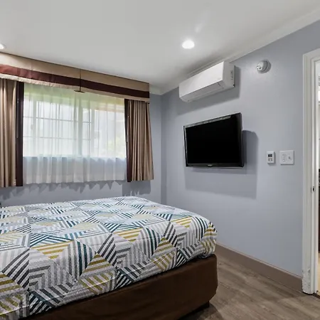 Hotel 6 Carlsbad, Ca- North 3*