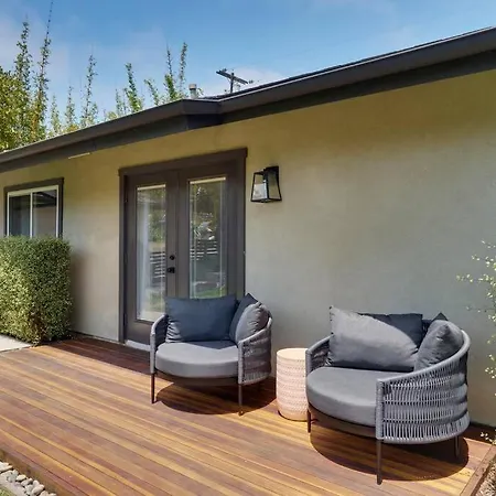 Coastal Retreat With E-bikes! *