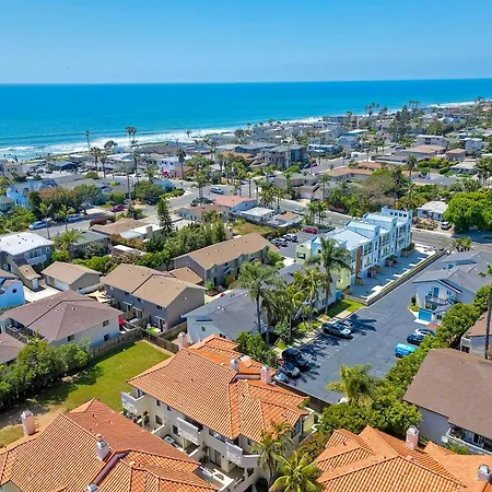 Coastal Bliss - Seashell Cove Retreat - Luxury Living Steps From & Lagoon Holiday home *