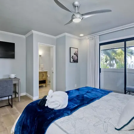 Coastal Bliss - Seashell Cove Retreat - Luxury Living Steps From & Lagoon Holiday home Carlsbad