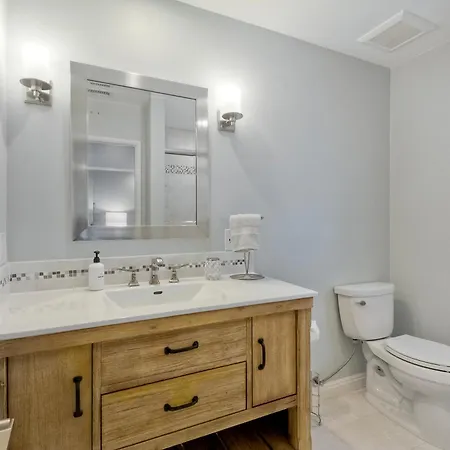 Coastal Bliss - Seashell Cove Retreat - Luxury Living Steps From & Lagoon *