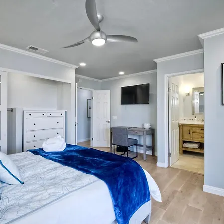 Holiday home Coastal Bliss - Seashell Cove Retreat - Luxury Living Steps From & Lagoon *