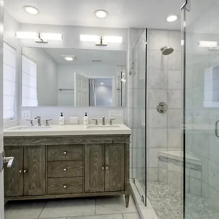 Coastal Bliss - Seashell Cove Retreat - Luxury Living Steps From & Lagoon Holiday home Carlsbad