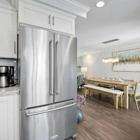 Coastal Bliss - Seashell Cove Retreat - Luxury Living Steps From & Lagoon