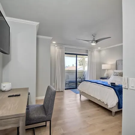 Coastal Bliss - Seashell Cove Retreat - Luxury Living Steps From & Lagoon Holiday home