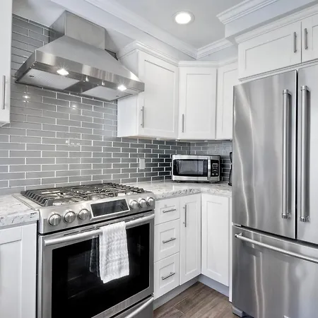 Coastal Bliss - Seashell Cove Retreat - Luxury Living Steps From & Lagoon Holiday home *
