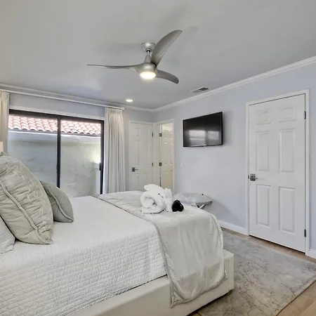 Holiday home Coastal Bliss - Seashell Cove Retreat - Luxury Living Steps From & Lagoon *
