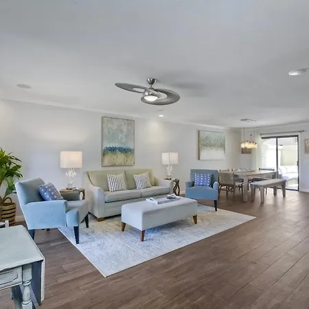 Coastal Bliss - Seashell Cove Retreat - Luxury Living Steps From & Lagoon