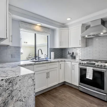 Coastal Bliss - Seashell Cove Retreat - Luxury Living Steps From & Lagoon Holiday home