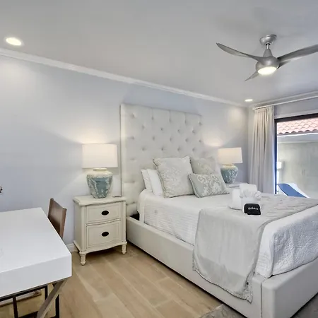 Coastal Bliss - Seashell Cove Retreat - Luxury Living Steps From & Lagoon