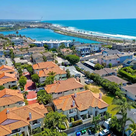 Coastal Bliss - Seashell Cove Retreat - Luxury Living Steps From & Lagoon Holiday home *