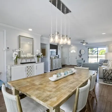 Coastal Bliss - Seashell Cove Retreat - Luxury Living Steps From & Lagoon Holiday home Carlsbad