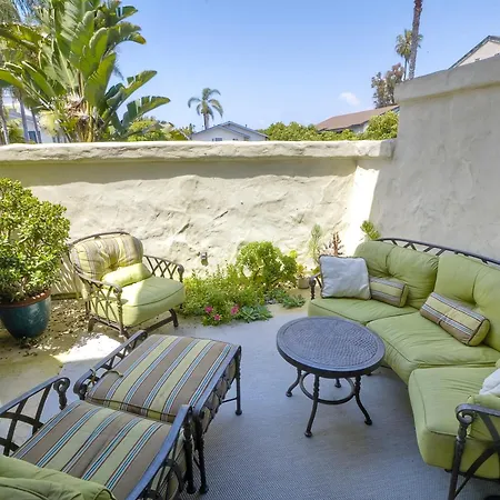 Coastal Bliss - Seashell Cove Retreat - Luxury Living Steps From & Lagoon