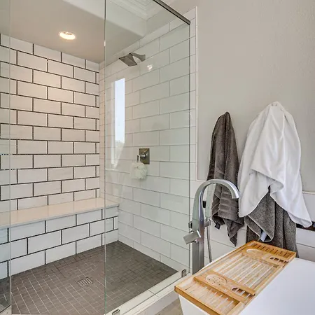 La Costa Valley Newly Remodeled Gem *