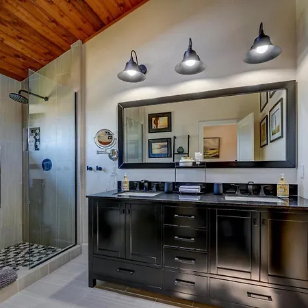 Ultimate Family Coastal Retreat With Pool, Spa, And More! Carlsbad