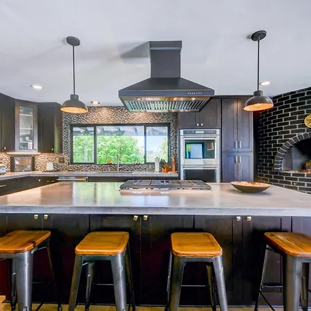 Ultimate Family Coastal Retreat With Pool, Spa, And More! Holiday home Carlsbad