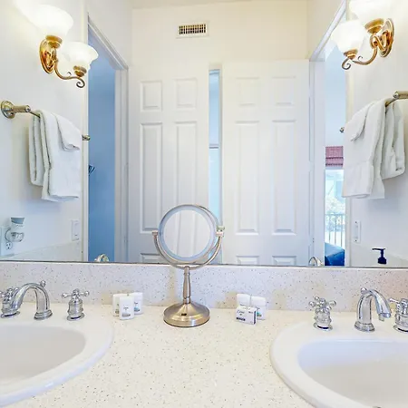 Sunset Escape Ocean View With Outdoor Living, Spacious Bedrooms & Fireplace *