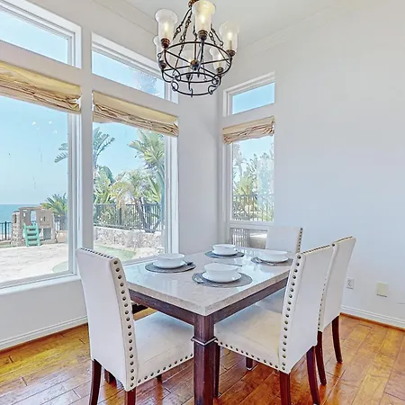 Holiday home Sunset Escape Ocean View With Outdoor Living, Spacious Bedrooms & Fireplace *