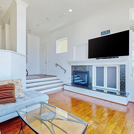 Sunset Escape Ocean View With Outdoor Living, Spacious Bedrooms & Fireplace Holiday home Carlsbad