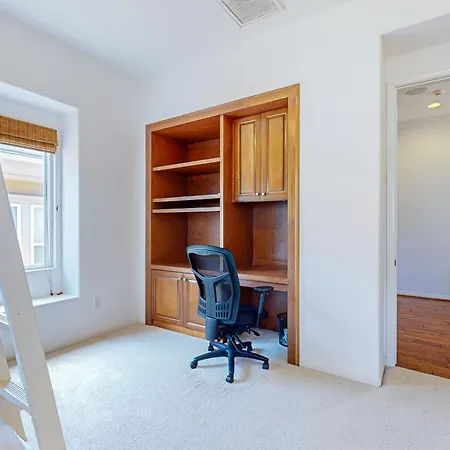 Sunset Escape Ocean View With Outdoor Living, Spacious Bedrooms & Fireplace Holiday home Carlsbad