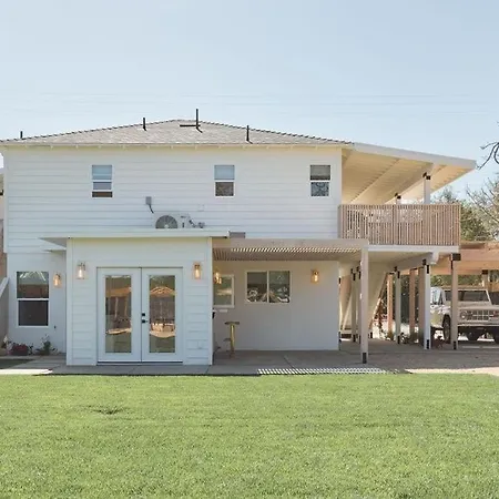 Holiday home Elegant 2br With Outdoor Space Carlsbad