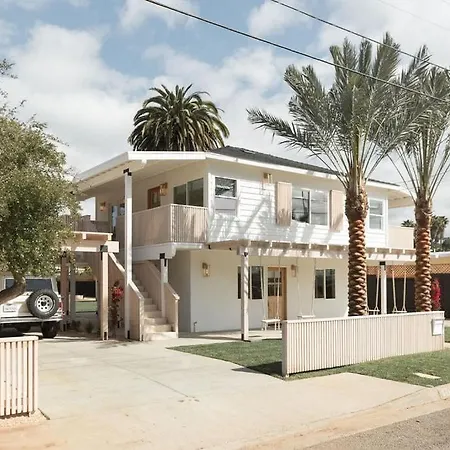 Elegant 2br With Outdoor Space Holiday home