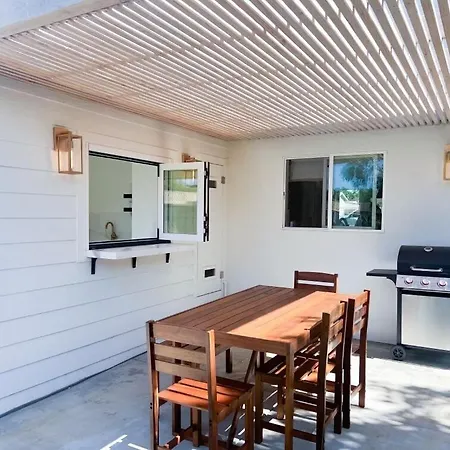 Holiday home Elegant 2br With Outdoor Space *