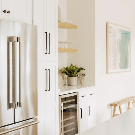 Mediterranean Modern Steps To Beach/dining W/ Spa Holiday home Carlsbad