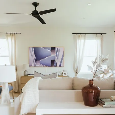 Mediterranean Modern Steps To Beach/dining W/ Spa Holiday home Carlsbad