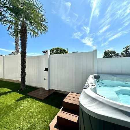 Holiday home Mediterranean Modern Steps To Beach/dining W/ Spa Carlsbad