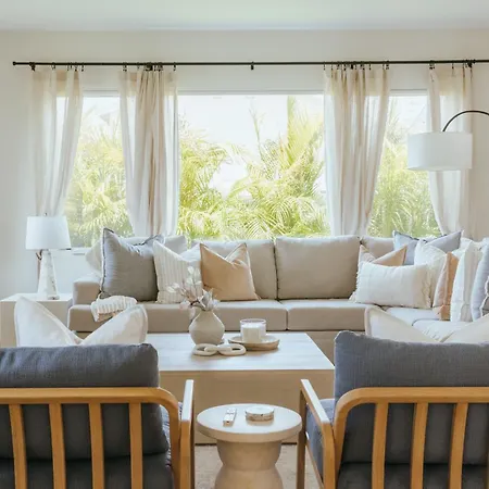 Mediterranean Modern Steps To Beach/dining W/ Spa *