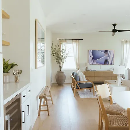 Mediterranean Modern Steps To Beach/dining W/ Spa Holiday home