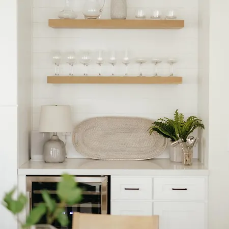 Mediterranean Modern Steps To Beach/dining W/ Spa Holiday home Carlsbad