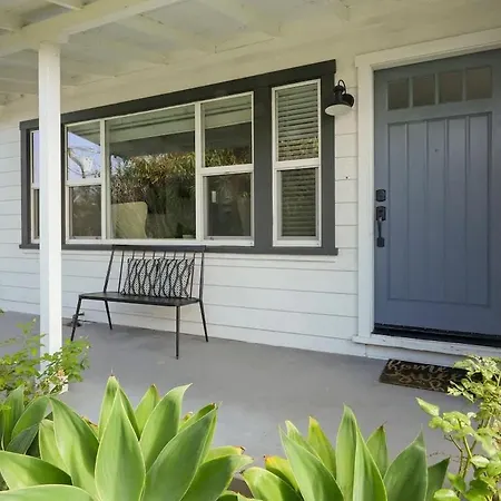 Holiday home Coastal Palm Haven - With Hot Tub Carlsbad