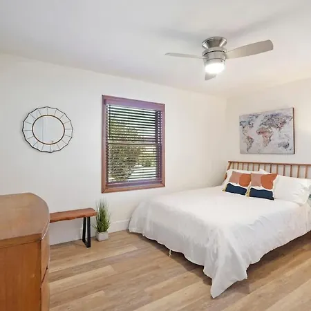 Holiday home Coastal Palm Haven - With Hot Tub *
