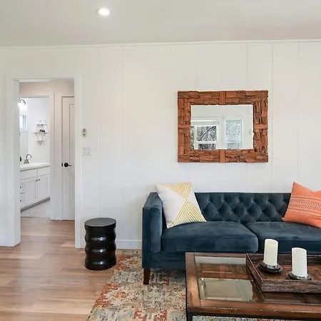 Coastal Palm Haven - With Hot Tub Holiday home