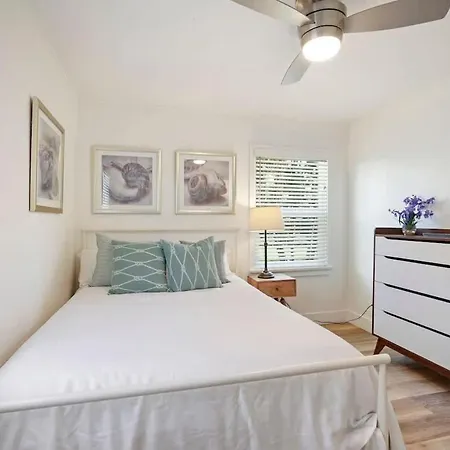 Coastal Palm Haven - With Hot Tub Holiday home *