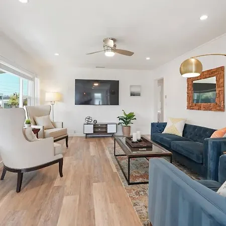 Coastal Palm Haven - With Hot Tub Carlsbad