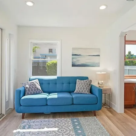 Coastal Palm Haven - With Hot Tub