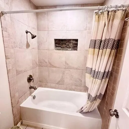 Water View - Walkable Apartment *